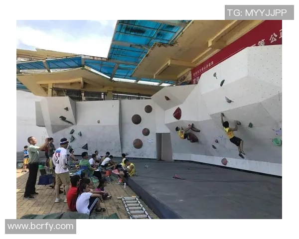 广州攀岩队在马拉松大满贯中的团队协作表现深度解析与点评