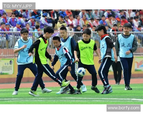 足球明星童年回忆小孩子们在绿茵场上追逐梦想的快乐时光 足球明星童年回忆小孩子们在绿茵场上追逐梦想的快乐时光